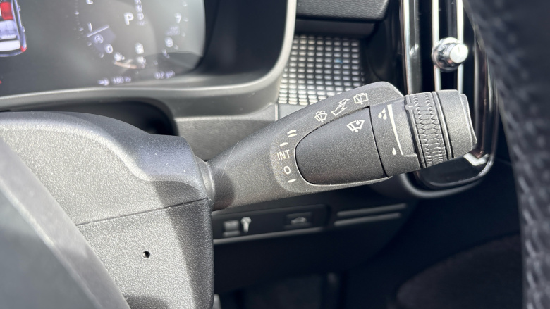 Volvo Xc40 2.0 B4P R DESIGN Pro 5dr Auto [7 speed] Petrol Estate